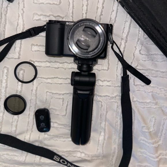 Sony Alpha ZV-E10 Mirrorless Vlog Camera Kit - Black w/ accessories included! - Picture 3 of 16
